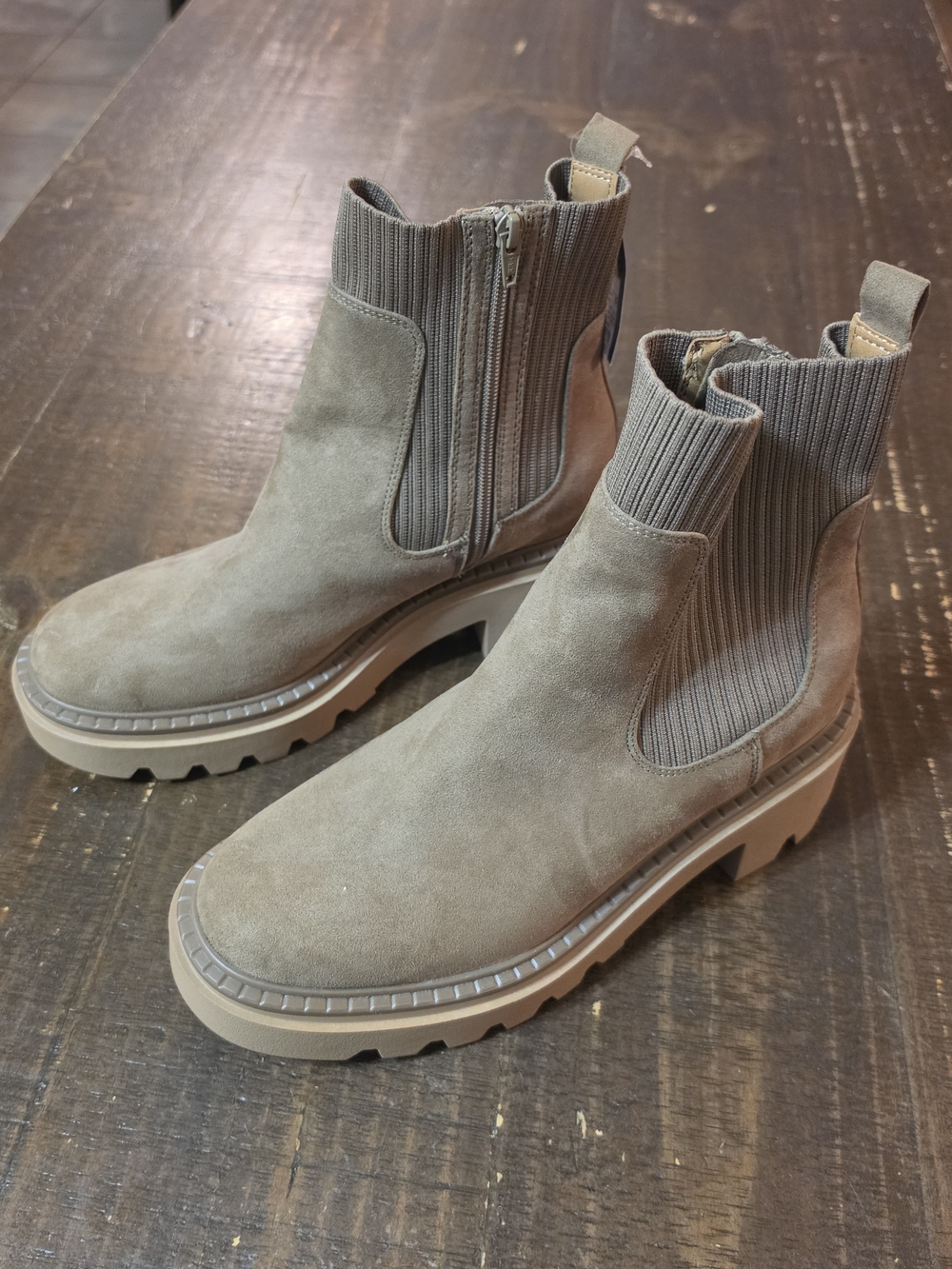Universal Thread Women’s Taupe Suede Boots Size 11 - Picture 3 of 6